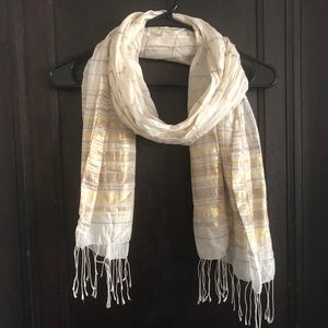 3 for $10 💐 Gold & Ivory Scarf